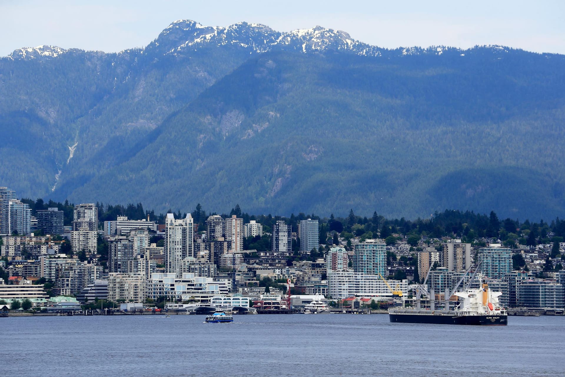 Atmospheric photo representing the North Vancouver area.
